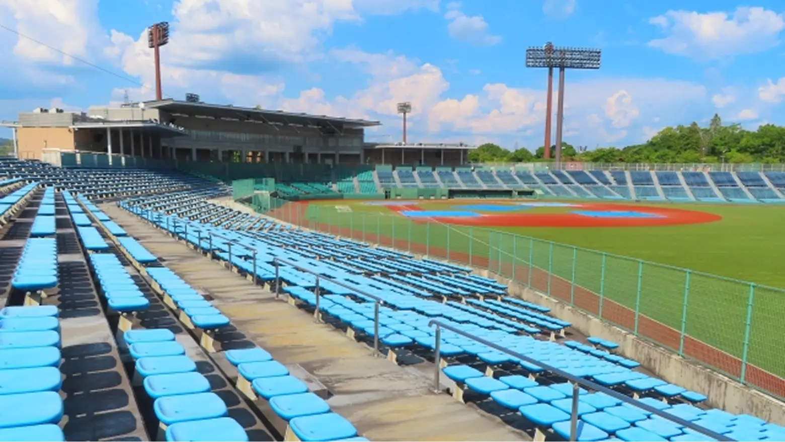 プロ野球・日本シリーズのチケットリセールとは？買い方や公認3サービスの違いを解説